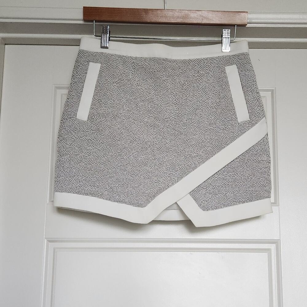 Banana Republic Asymmetric Dressy Gray/White Square Textured Mini Skirt - Size 2